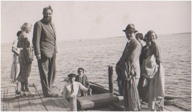 Peter Freuchen with guests at the Danish island of Enehøje on Nakskov Fjord.