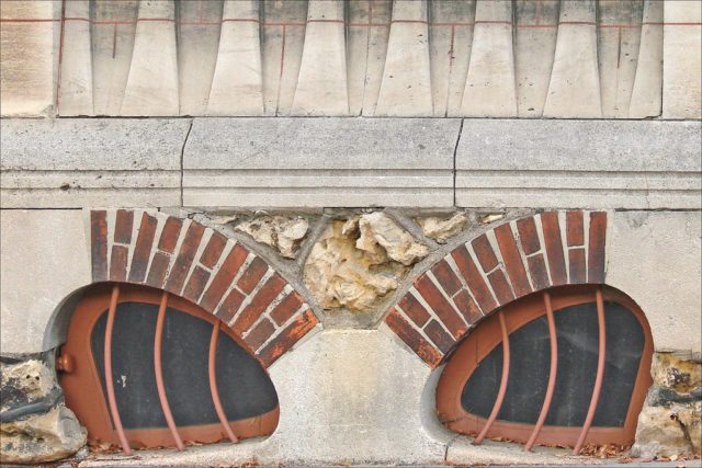 Detail of the facade of the Huot house designed in the art nouveau style of the École de Nancy by architect Emile André in 1903. Author:  dalbera  CC BY2.0