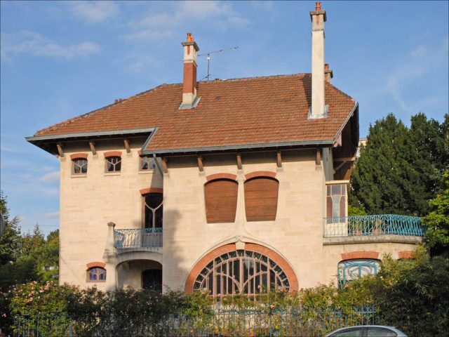 The Villa Les Glycines of the merchant Charles Fernbach is located in the park of Saurupt. It was designed by the architect Emile André (1871-1923) of the School of Nancy.  Author:  dalbera  CC BY2.0