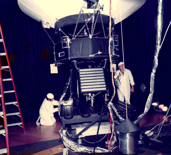 Voyager 1 in the “Space Simulator”-chamber
