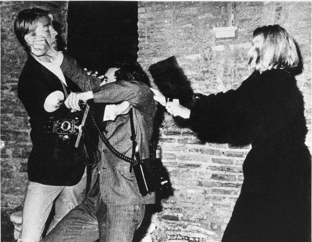Mickey Hargitay assaults the “king of paparazzi” Rino Barillari while a woman hits him with her purse—Via Veneto 1963. Author: Template:Archivio Barillari’s Story CC BY-SA 3.0