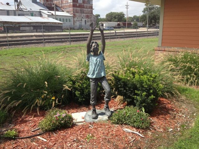 National Orphan Train Museum Statue Author: Paulmcdonald CC BY-SA 3.0