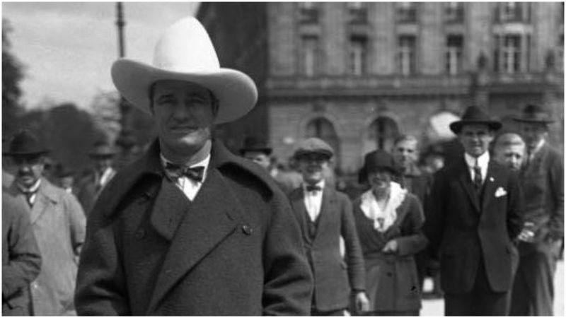 Tom Mix, an early-20th century movie star, wearing a ten-gallon hat. Photo: Bundesarchiv, Bild 102-00053 / CC-BY-SA 3.0