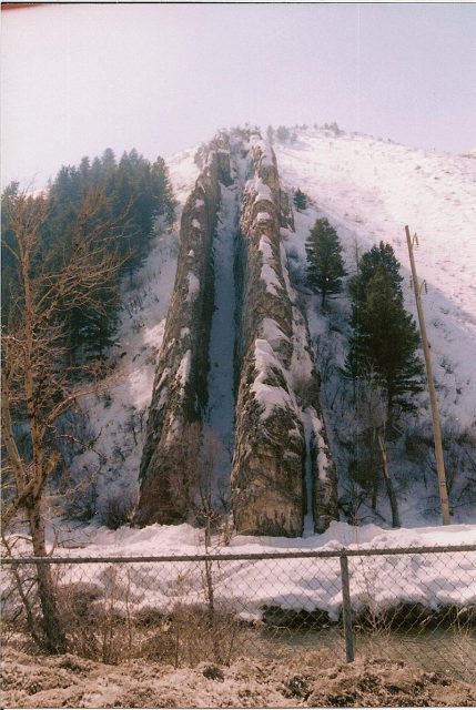 Front view in March 2008 from the south parking area. Photo: Tricia Simpson CC BY-SA 3.0