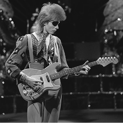 Bowie filming a video for “Rebel Rebel” in 1974. Photo by AVRO – Beeld En Geluid Wiki CC BY-SA 3.0