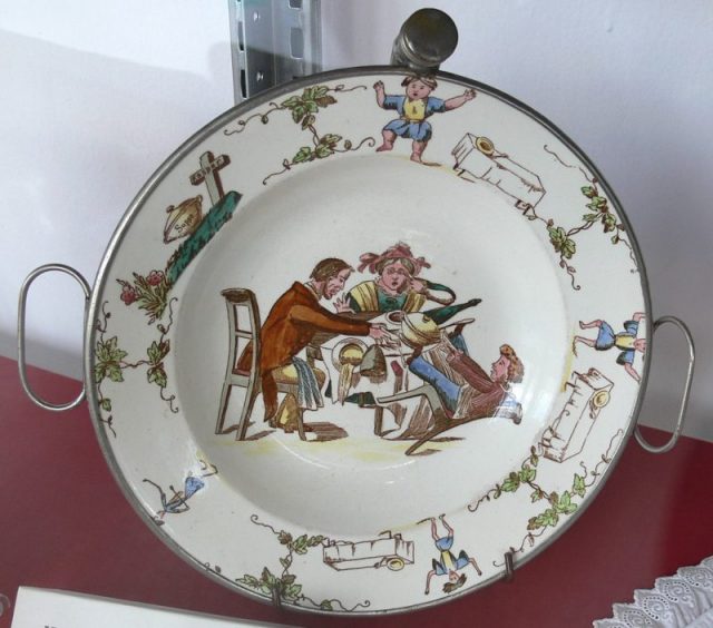 Struwwelpeter Soup rim bowl featuring the story of fidgety Phillip and on the edge the story of the Soup-Kaspar