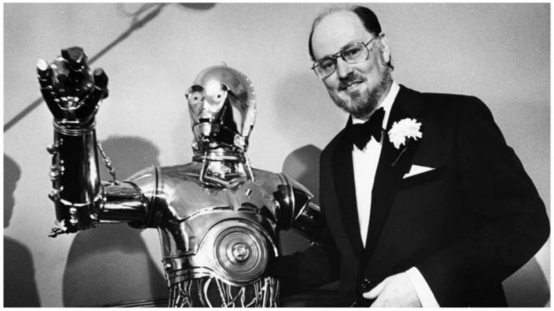  Conductor John Williams poses with C3P0 at a press conference after the Boston Pops on April 29, 1980. (Photo by Janet Knott/The Boston Globe via Getty Images)