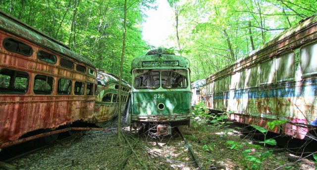 A huge graveyard, stored on the site of a former mine, that hosts over 45 old transportation vehicles.  Author: Forsaken Fotos, CC BY 2.0