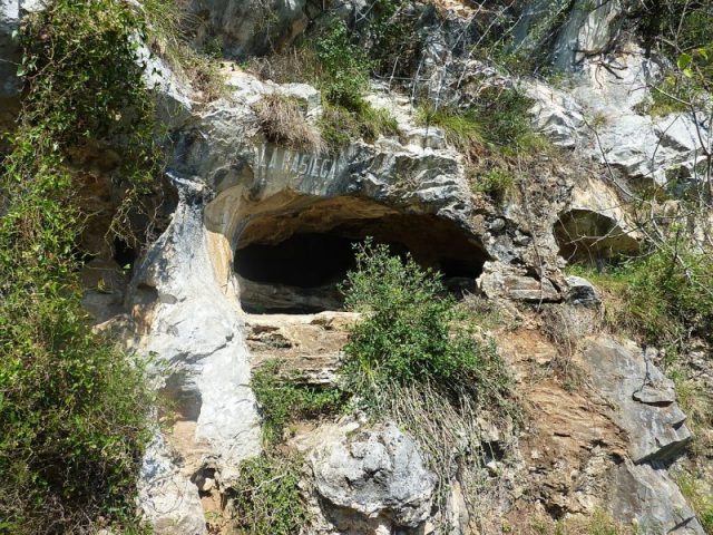 “Cave of La Pasiega Photo:AVANTI –CC BY-SA 3.0
