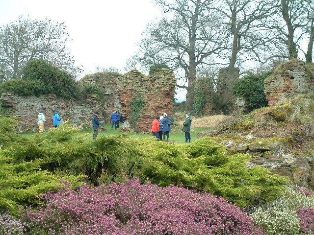 The ruins silently speak of the glorious past. Author: James Allan – CC BY-SA 2.0