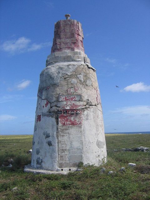 “Earhart Light” on Howland Island in August 2008. Photo: Joann94024 CC BY-SA 3.0