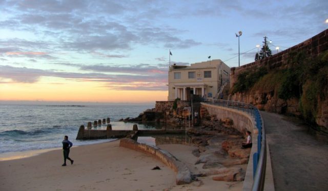 Surf club at Coogee beach Photo Ruth Ellison – CC BY 2.0