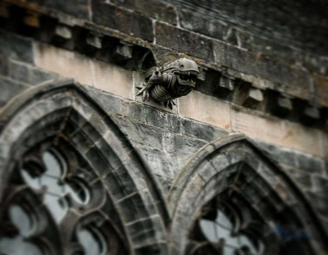 The Xenomorph on the side of Paisley Abbey. Photo by Paisley Scotland /Flickr/ CC By 2.0