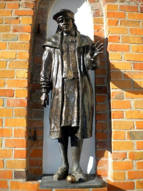 Statue of Eric at Darłowo Castle.