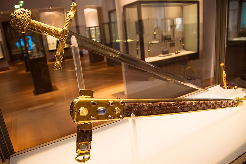 Charlemagne’s Legendary Sword 'Joyeuse' was said to Change Colors 30