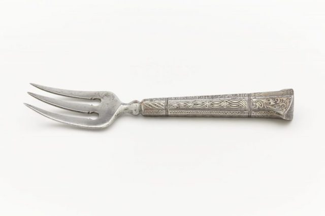 Carving fork from 1640