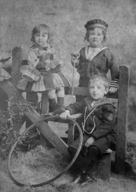 The Cooper children of Kangaroo Point, Brisbane, 1884