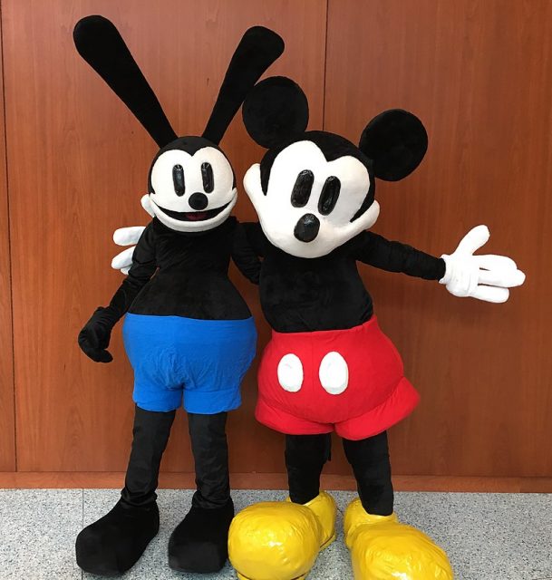 Cosplay of Oswald the Lucky Rabbit and Mickey Mouse,. Photo: Nicholas Moreau CC BY-SA 4.0