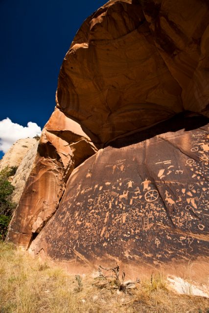 USA, Utah, Canyonlands National Park, newspaper rock petroglyphs