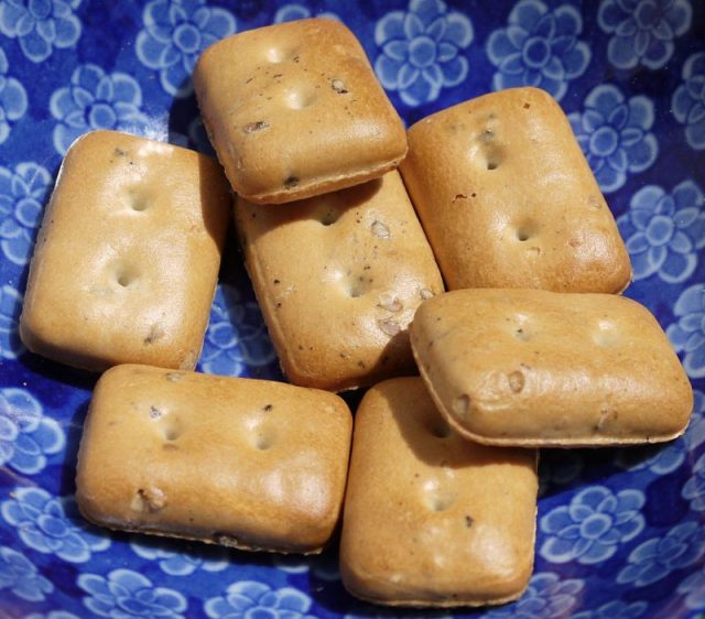 Japanese Hardtack “Kanpan” of the JMSDF Photo: DryPot –CC BY 2.5