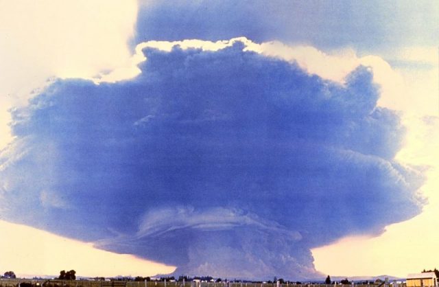 The ash cloud produced by the eruption, as seen from the village of Toledo, Washington, 35 miles (56 km) away, northwest from Mount St. Helens. The cloud was roughly 40 miles (64 km) wide and 15 miles (24 km) high.