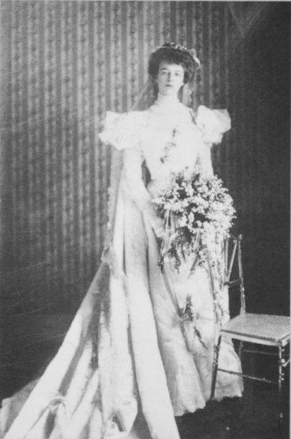 Eleanor Roosevelt in her wedding dress, January 1905 – FDR Presidential Library and Museum – Springwood Estate – Hyde Park NY, Courtesy: Tim Evanson, CC BY-SA 2.0