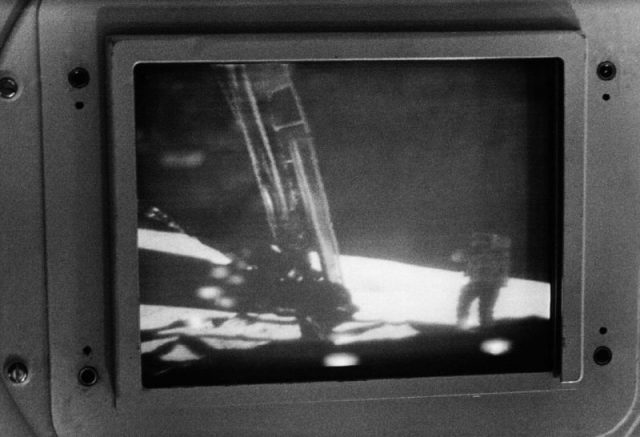 Apollo 11 moonwalk unconverted slow-scan television image, before conversion to NTSC. Photo taken at Honeysuckle Creek tracking station (Australia).