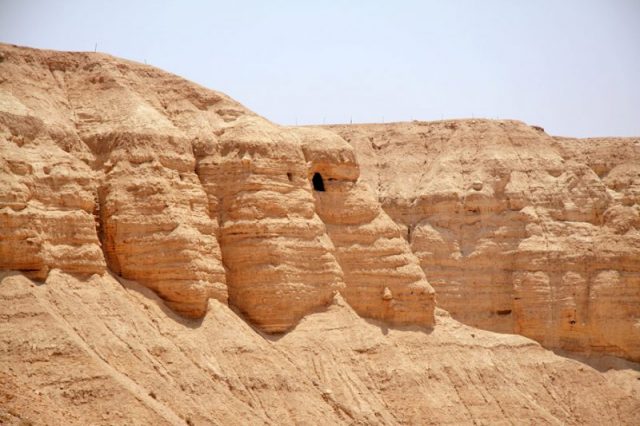 Caves at Qumran. Photo:Tamarah – CC BY-SA 2.5