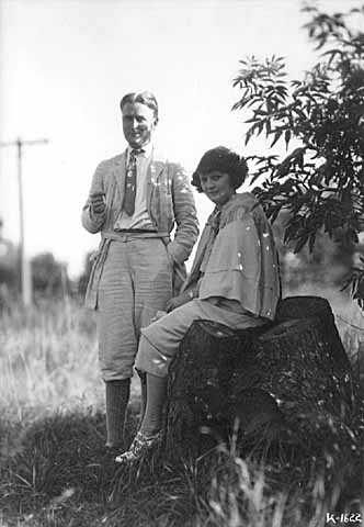 Black-and-white photographic portrait of writer F. Scott Fitzgerald and wife Zelda at Dellwood, one month before daughter Scottie’s birth. Courtesy of the Minnesota Historical Society.