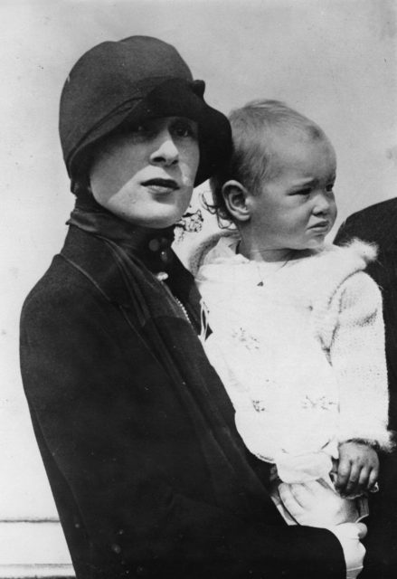 Gloria Morgan Vanderbilt (widow of Reginald Vanderbilt) with her daughter Gloria Laura. 1926. Photograph. (Photo by Imagno/Getty Images)