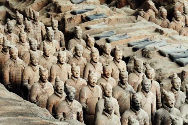 Clay statues of Chinese Qin dynasty soldiers