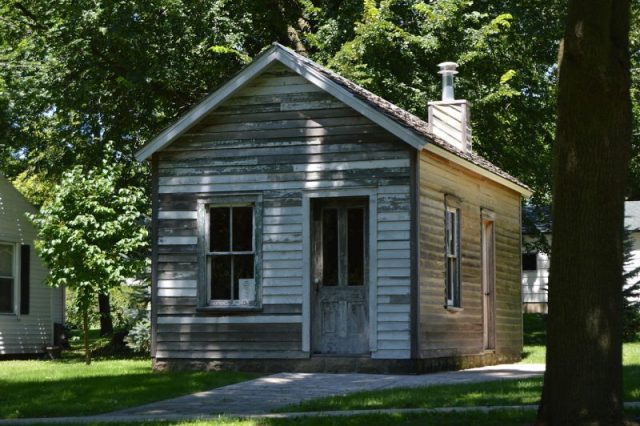 Cashier’s postwar residence, since moved to Saunemin