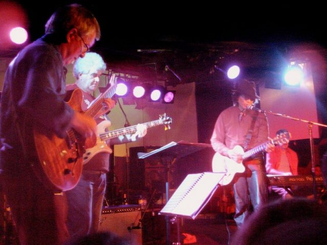 Performing with his backup band at The Corner Hotel, Melbourne, 8 April 2007. Photo by:PaulisdeadCC BY-SA 3.0