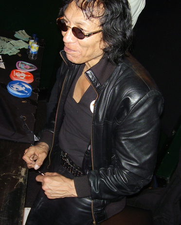 Rodríguez signing autographs after a show Photo by:PaulisdeadCC BY-SA 3.0