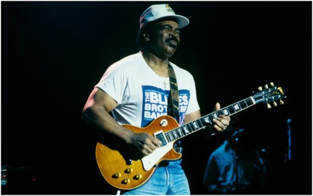 Guitarist Matt ‘Guitar’ Murphy of the Blues Brothers Band performs on stage circa 1990. (Photo by Mick Hutson/Redferns)