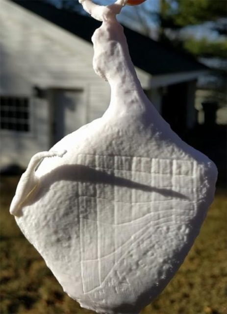A 3D rendering of the ham shaped sundial. Photo by Christopher Parslow;3-D print by Christopher Chenier. Wesleyan University.
