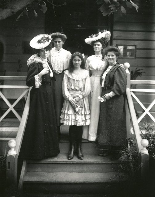 Fashionable women in Queensland, Australia, around 1900.