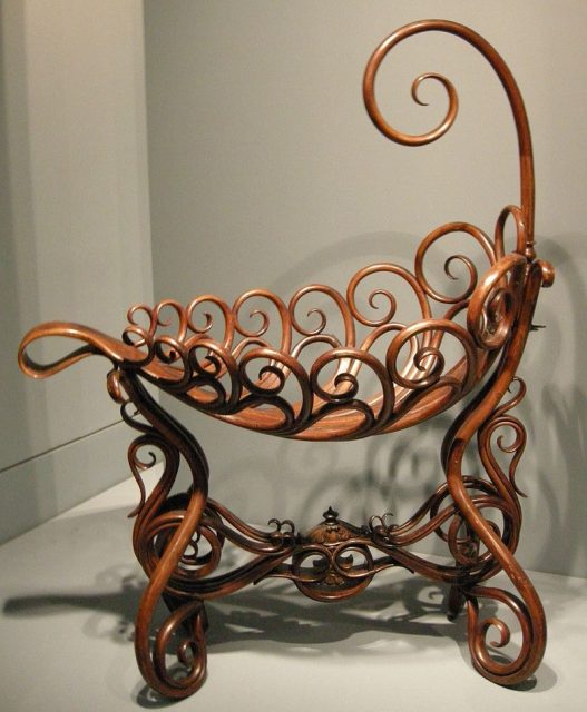 Beautifully shaped bentwood cradle made by Gebrüder Thonet, c. 1870. Photo by Sailko CC by 2.5