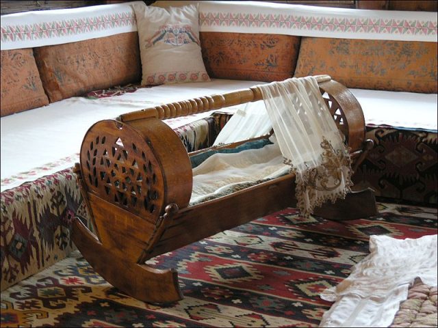 A cradle from the Balkans in Svrzo’s House, part of the Museum of Sarajevo. Photo by Matěj Baťha CC BY-SA 2.5