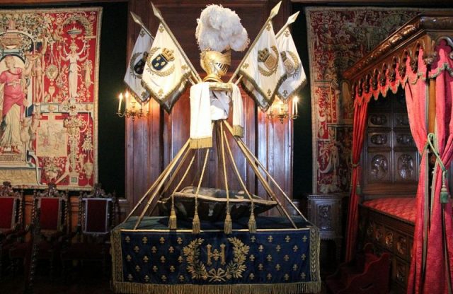 The royal cradle of Henry IV of France, here displayed at the Château de Pau. Photo by Thierry de Villepin CC BY-SA 3.0