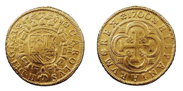 Spanish Gold Coin minted in 1700, the last year of the reign of Charles II. Photo by Numismática Pliego CC BY-SA 3.0