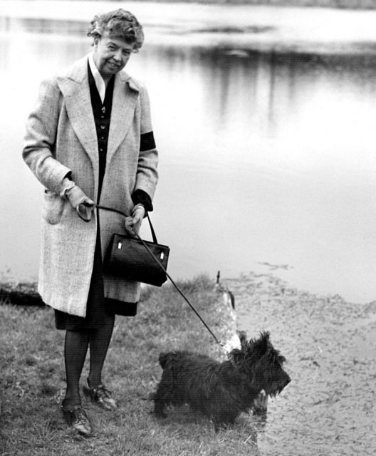 Eleanor Roosevelt walking Fala (1947)