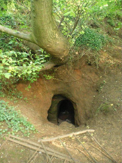 Entrance to the caverns. Photo by Richard Law CC BY SA 2.0