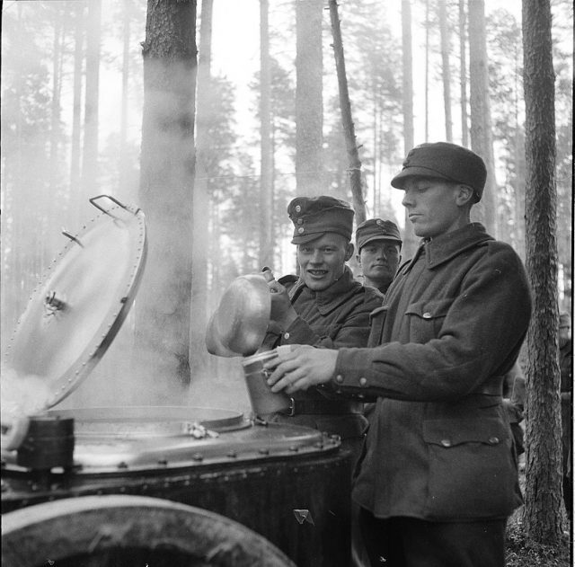 Finnish soldiers gathering breakfast from a field kitchen during “additional refresher training” at the Karelian Isthmus on October 10, 1939.