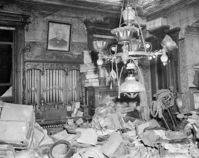 Interior shot of a room within the Collyer house. Photo by Bettmann