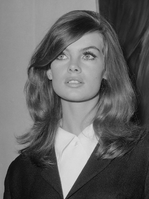 Jean Shrimpton was a model who reflected the ideal of the single girl. Author Joost Evers CC BY-SA 3.0