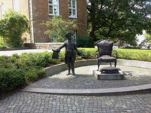 Monument of Peter III in Kiel Photo by: Рулин – CC BY-SA 4.0