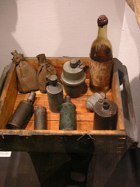 A display of improvised munitions, including a Molotov cocktail, from the Warsaw Uprising, 1944. Photo by Halibutt CC BY-SA 3.0