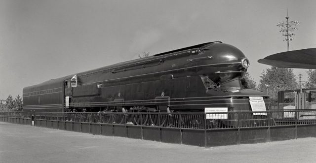 One more from the New York World’s Fair that took place in 1939. The Pennsylvania Railroad PRR S1 6-4-4-6 steam locomotive.