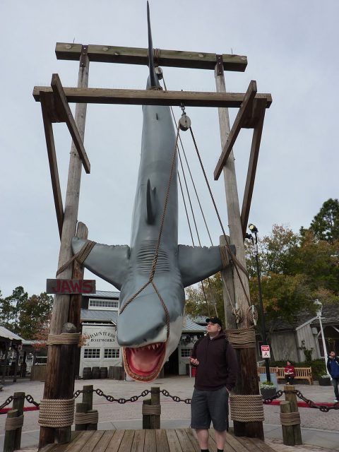 The entrance of the now closed Jaws ride at Universal Studios Florida. Photo by Cplbeaudoin CC BY-SA 3.0